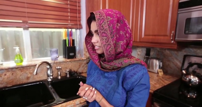 Muslim female Ada praises that fat